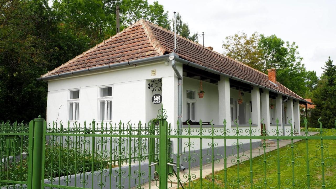 Van Egy Haz Villa Erdohorvati Buitenkant foto